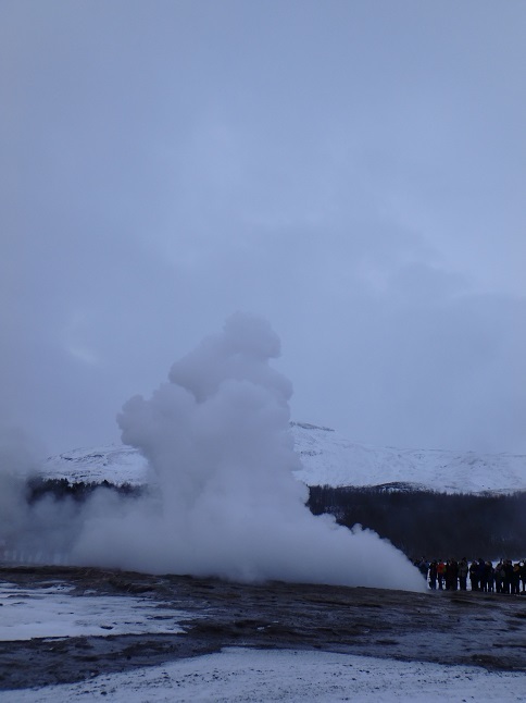 氷と火の国アイスランド6  ゴールデンサークル2_b0276758_14051628.jpg