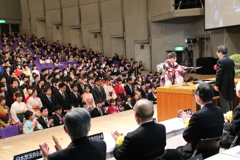 春の訪れとともに新たな旅立ち 北里大学学位記授与式 十和田市ブログ 駒の里から 春の訪れとともに新たな旅立ち 北里大学学位記授与式 十和田市ブログ 駒の里から
