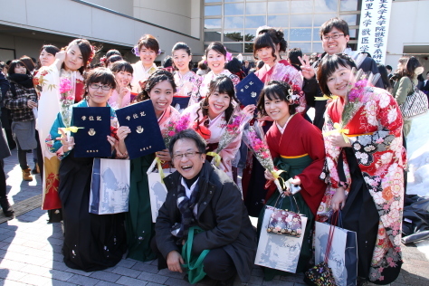春の訪れとともに新たな旅立ち 北里大学学位記授与式 十和田市ブログ 駒の里から 春の訪れとともに新たな旅立ち 北里大学学位記授与式 十和田市ブログ 駒の里から