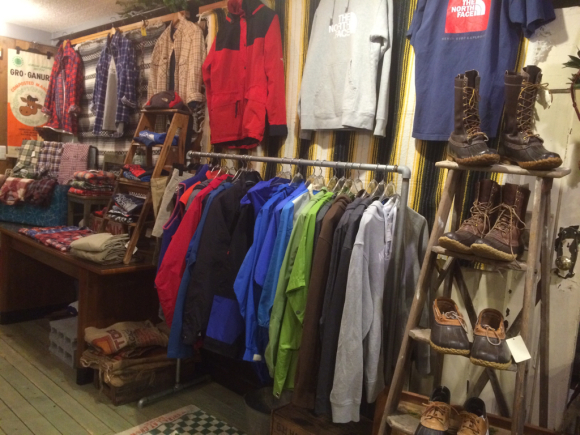 春のアウトドアコーナーより。_a0108963_23522907.jpg