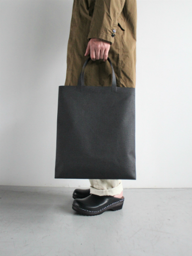 Aeta WELDER TOTE V : 『Bumpkins putting on airs』