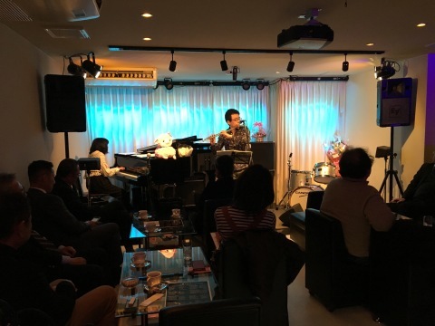 広島 Jazzlive comin 本日土曜日 のライブ _b0115606_12391714.jpg