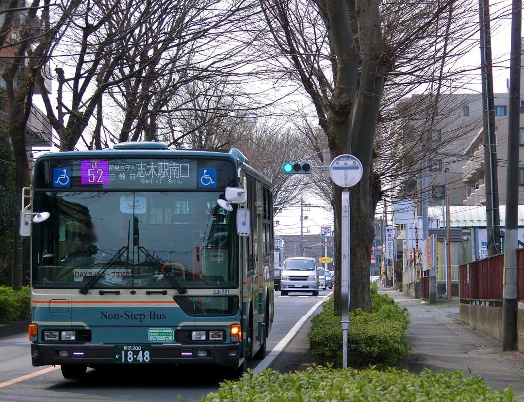 西武バスで 名古屋 城 を訪ねる 黄色い電車に乗せて