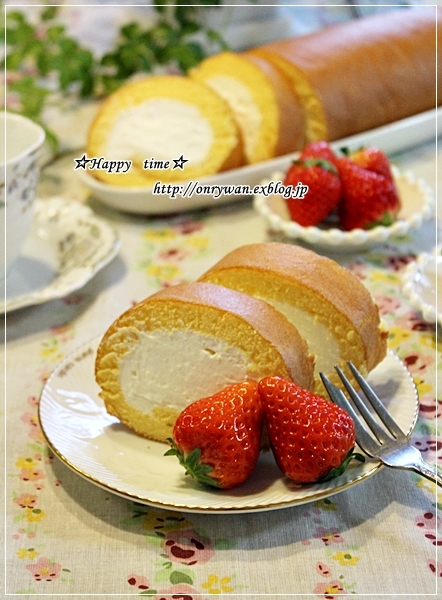純生ロールケーキとおにぎりランチ♪_f0348032_18242334.jpg