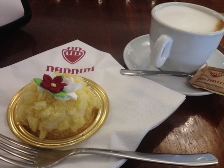シエナでミモザケーキ(涙_a0136671_03573327.jpg