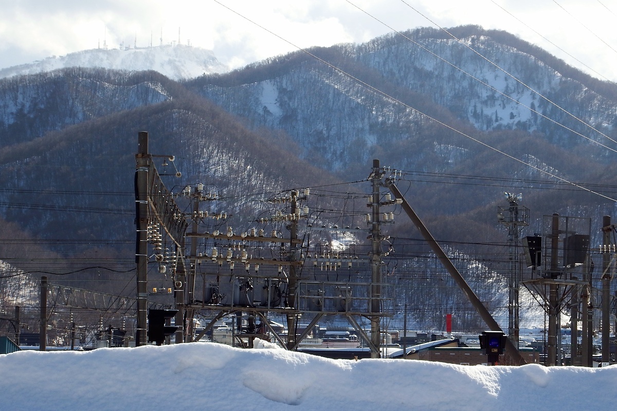 札幌運転所越しの手稲山_e0051186_18164086.jpg