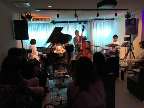 広島  Jazzlive comin 明日月曜日のライブ_b0115606_12120126.jpg
