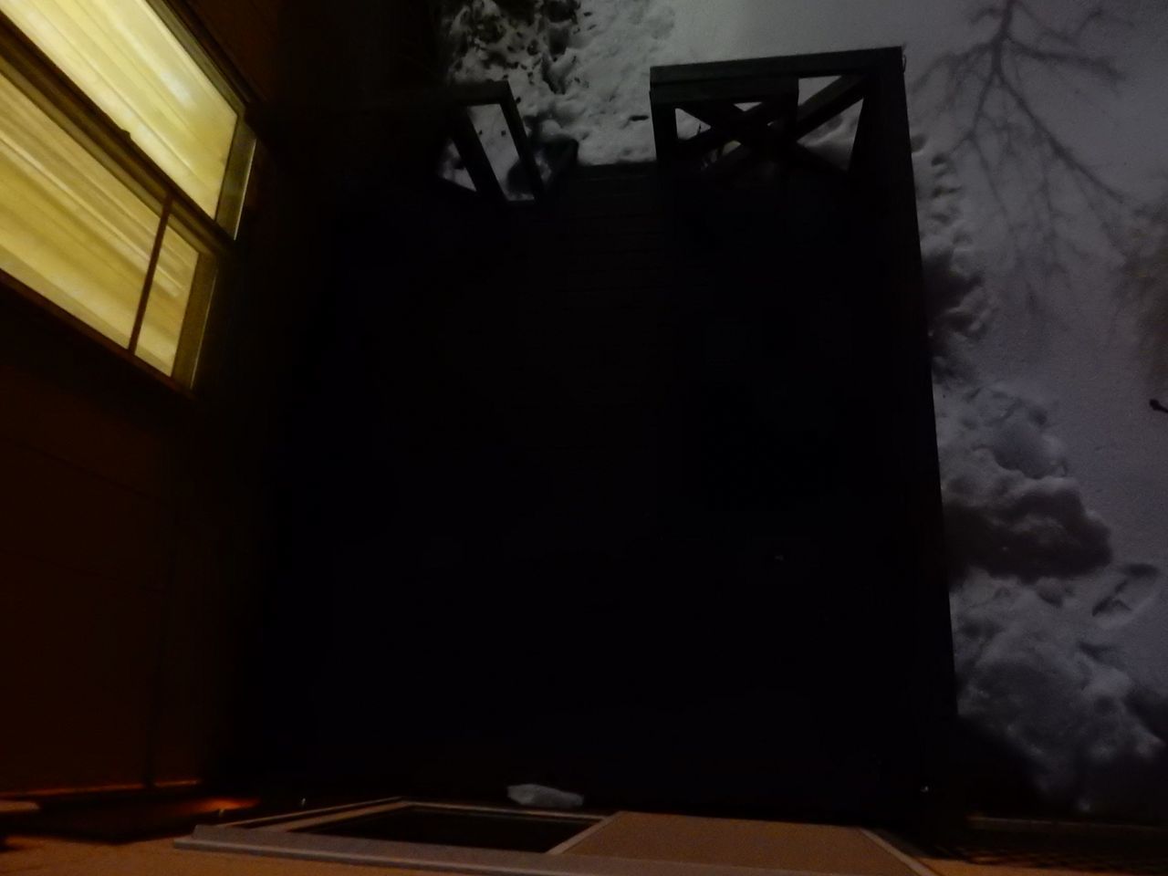 窓を開けて月を撮る_c0025115_21001632.jpg