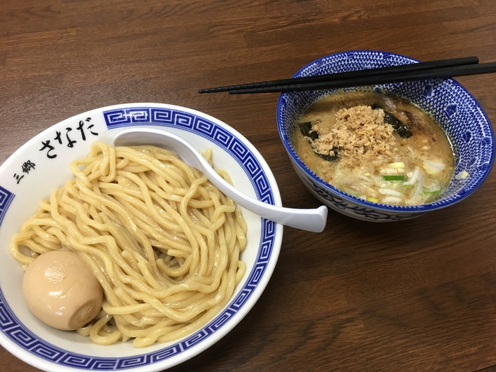 ひと坪ギャラリー展示会と久し振りに並んでラーメン食べた（笑）_a0314846_12545314.jpg