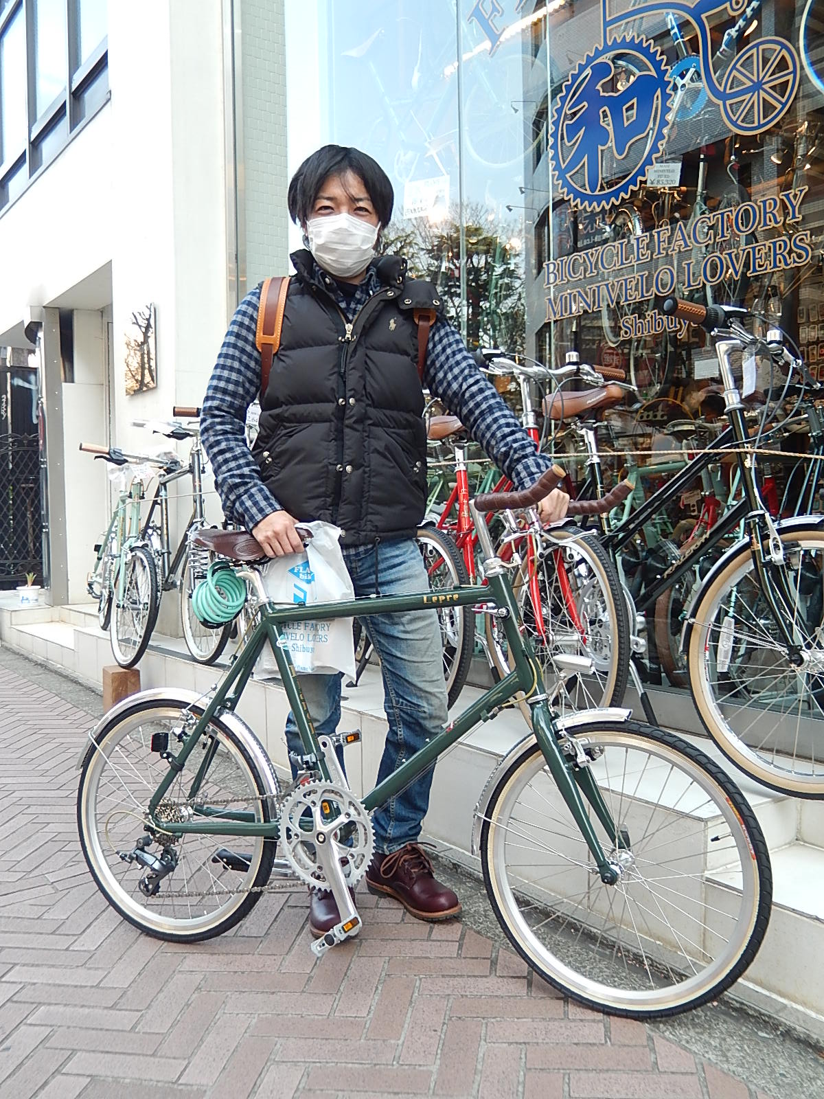 3月12日 渋谷 原宿 の自転車屋 FLAME bike前です_e0188759_1852327.jpg