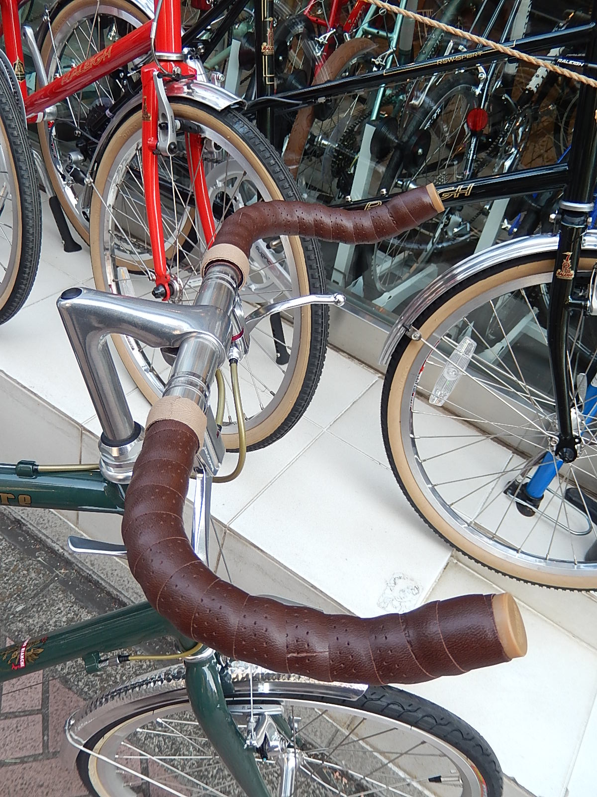 3月12日 渋谷 原宿 の自転車屋 FLAME bike前です_e0188759_19493523.jpg