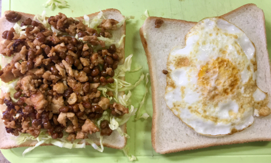 簡単朝ごはん！納豆そぼろと目玉焼きの和風パニーニ＊和ニーニ＊ホットサンド_c0367062_11031520.jpg