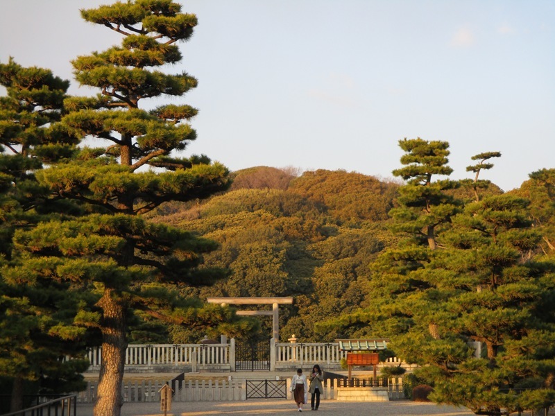 Emperor Nintoku’s tomb, museum, and Daisen Park・・・・ nice place to visit!_e0046748_00095822.jpg