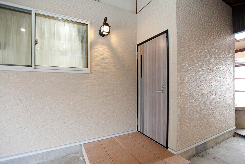 納屋を改装。入り口のアーチが特徴の居室へ。_a0163962_15584099.jpg