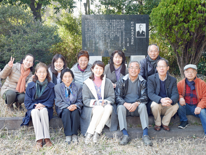 乾杯は北鎌倉の恵み：野口初太郎翁頌徳碑建立地で花見①_c0014967_13131655.jpg