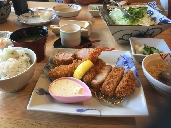 とんかつランチ_e0340671_22381375.jpg