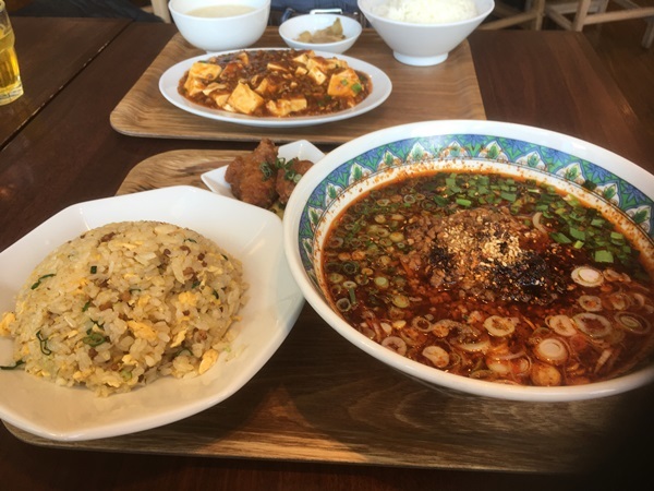 坦々麺ランチ_e0340671_22382043.jpg