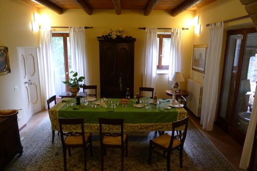 イタリア人の古い物と暮らすライフスタイル_a0129711_13352434.jpg