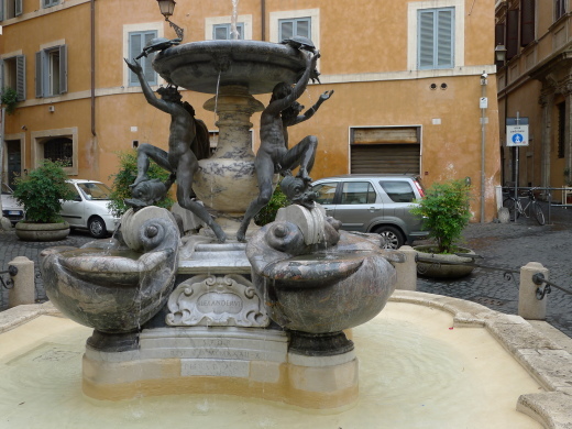 イタリア人の古い物と暮らすライフスタイル_a0129711_13365087.jpg