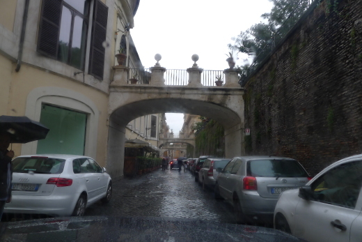 イタリア人の古い物と暮らすライフスタイル_a0129711_13372055.jpg