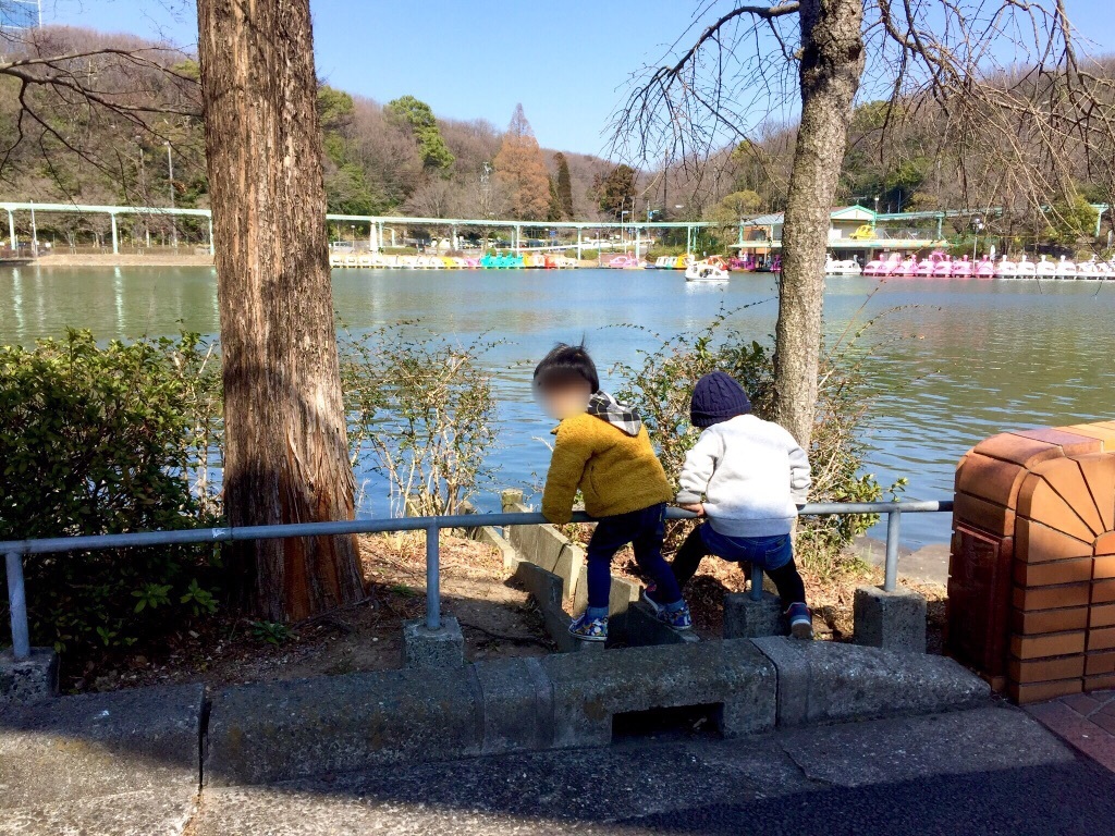 《2歳3ヶ月》動物園  & 育児がツライ時期に突入_b0338982_17095349.jpg