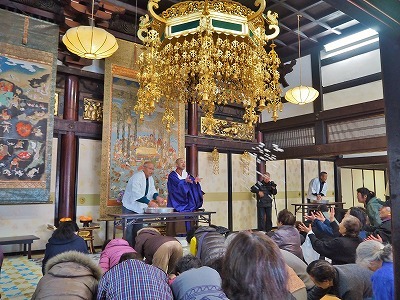 涅槃会のだんご撒き_c0336902_20230309.jpg