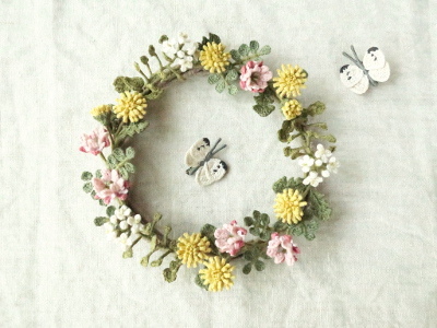 麻糸の野の花リース 完成 Chi Chiのてしごと日和 麻糸の野の花リース 完成 Chi Chiのてしごと日和