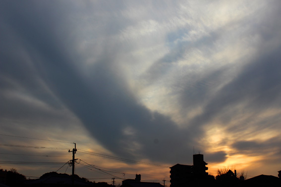 天使母子が抱き合うみたいな雲_a0329820_18500783.jpg