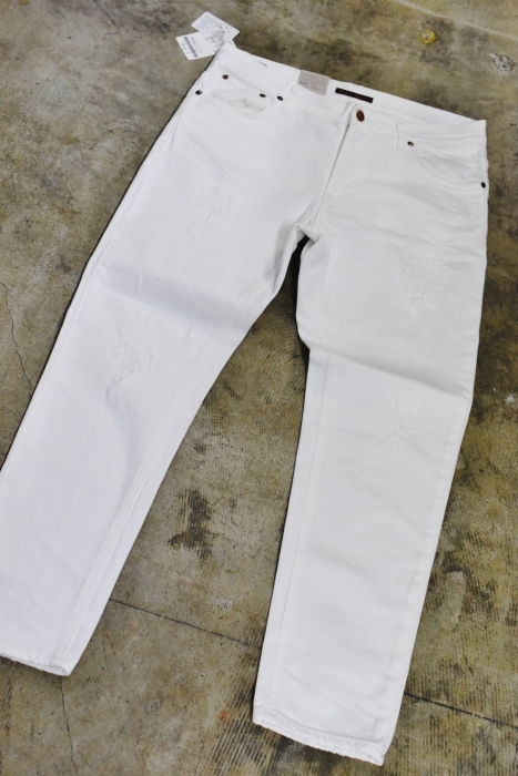 NUDIE JEANS ・・・ DAMAGED WHITE DENIM BRUTE KNUTE!★!_d0152280_05444545.jpg