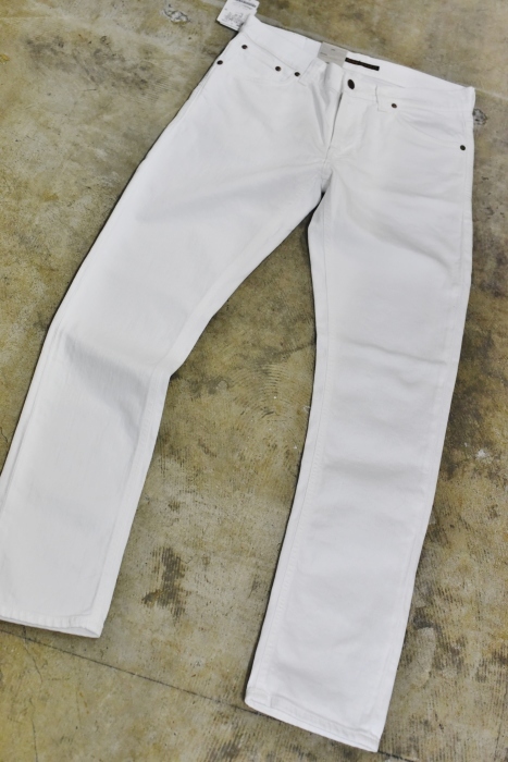NUDIE JEANS ・・・ DAMAGED WHITE DENIM BRUTE KNUTE!★!_d0152280_05570928.jpg
