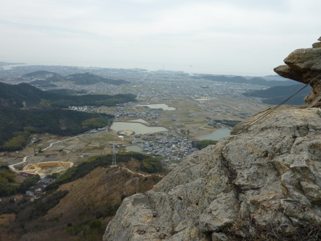 展望と岩稜の尾根歩きをたのしむ　　播磨アルプス「高御位山」_c0218841_20514418.jpg