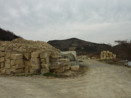 展望と岩稜の尾根歩きをたのしむ 播磨アルプス「高御位山」_c0218841_20530710.jpg