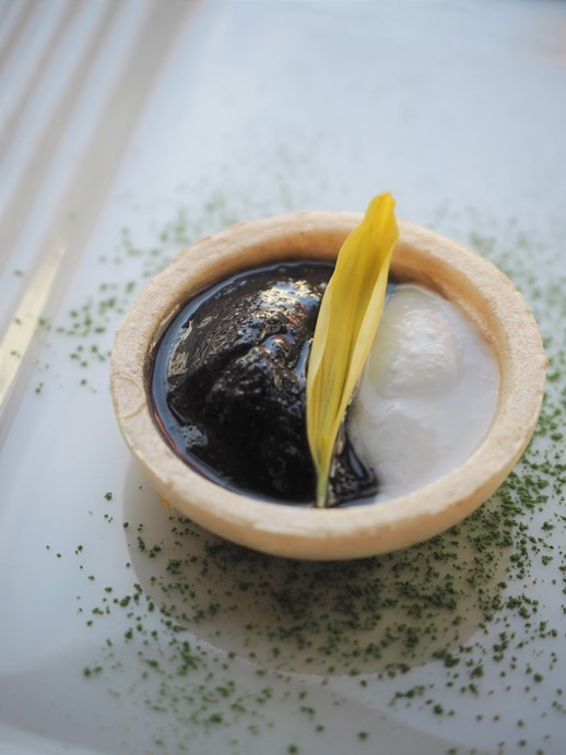 黒胡麻最中_e0148373_22594523.jpg