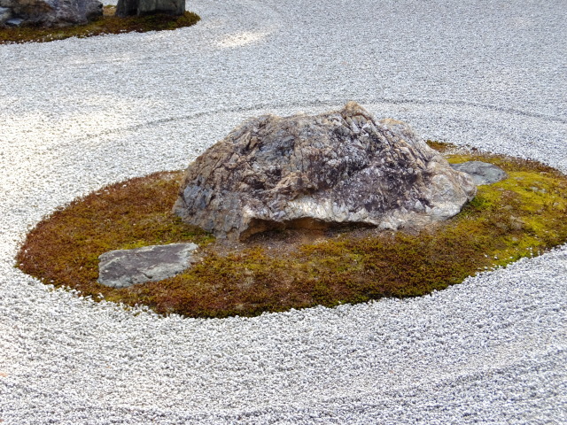 早春の京都をめぐる （２）龍安寺から船岡山、清明神社へ_f0100593_17192966.jpg