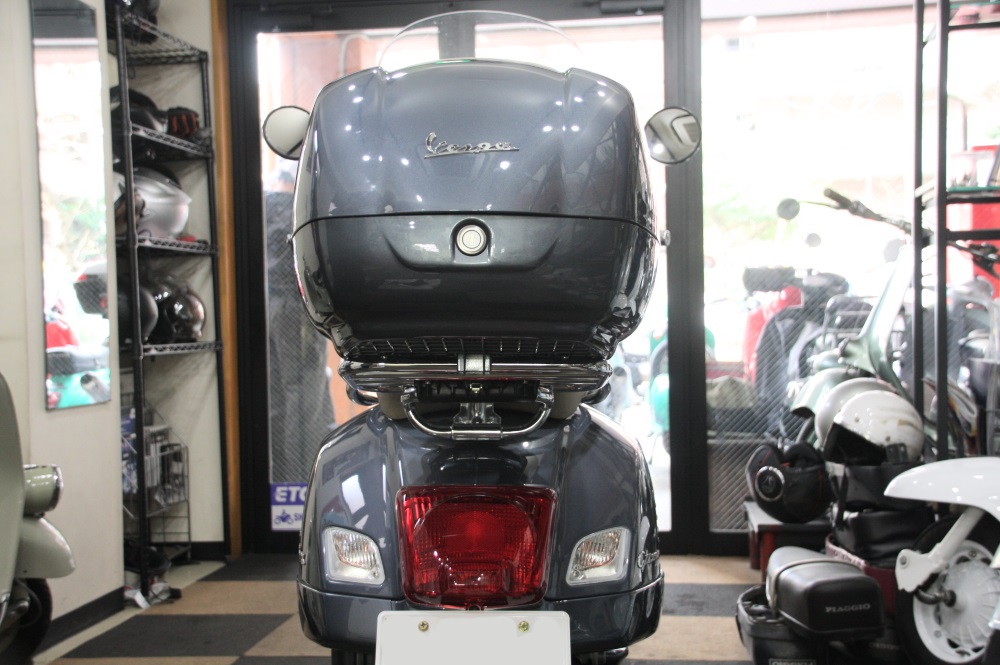 VESPA GTS250ie＠リアボックスお取付♪_b0117797_18345092.jpg