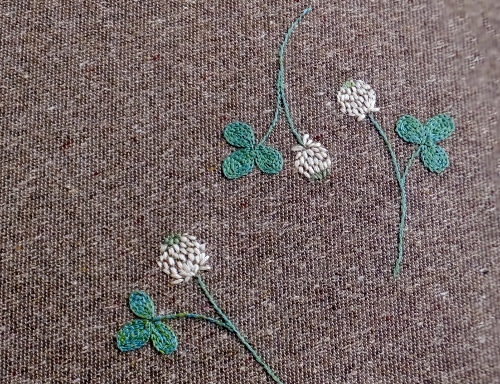 ミシン刺繍でなくて手で刺繍 時間かかるねやっぱり 工房nonaの日記2 ミシン刺繍でなくて手で刺繍 時間かかるねやっぱり 工房nonaの日記2