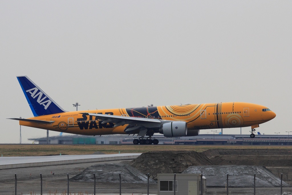 ANA C-3PO特別塗装機_c0349300_00111353.jpg