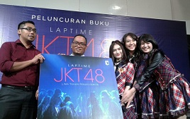 新刊：\"Laptime JKT48: Lima Tahun Penuh Cerita\"　JKT48結成５周年（インドネシア語）_a0054926_73792.jpg