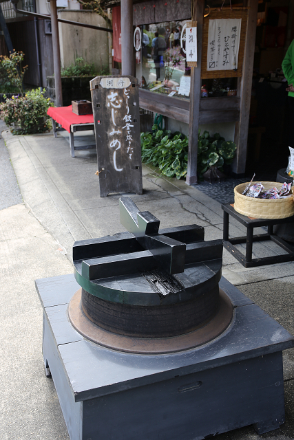 大津の桜 －石山寺（志じみ茶屋湖舟、茶丈藤村）－_b0169330_07594870.jpg