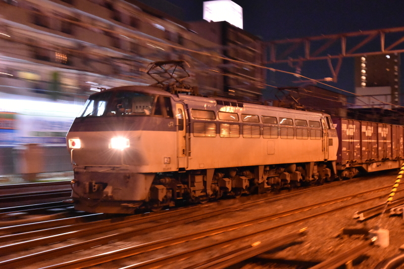 闇鉄なんか怖くない 夜の流し撮り練習その２ 行こか沿線 帰ろか家に ここは思案の社長室