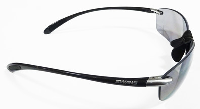 脅威の軽さと掛け心地を提供してくれる日本製スポーツ対応サングラスSWANS(スワンズ)エアレス リーフフィット入荷!_c0003493_15241327.jpg
