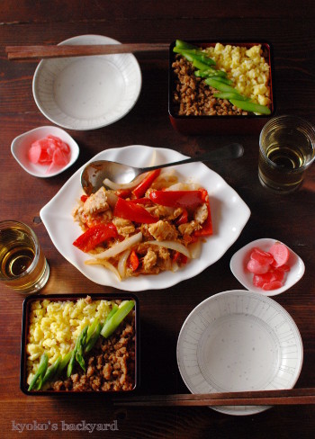 そぼろ丼の日。ツナ缶&パプリカの炒め物_b0253205_06061333.jpg