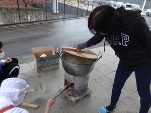炊き出し訓練_a0154110_14465959.jpg