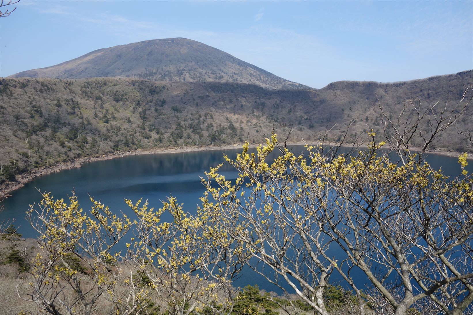 △　春の霧島山(韓国岳)と大浪池　△_f0348933_22203766.jpg