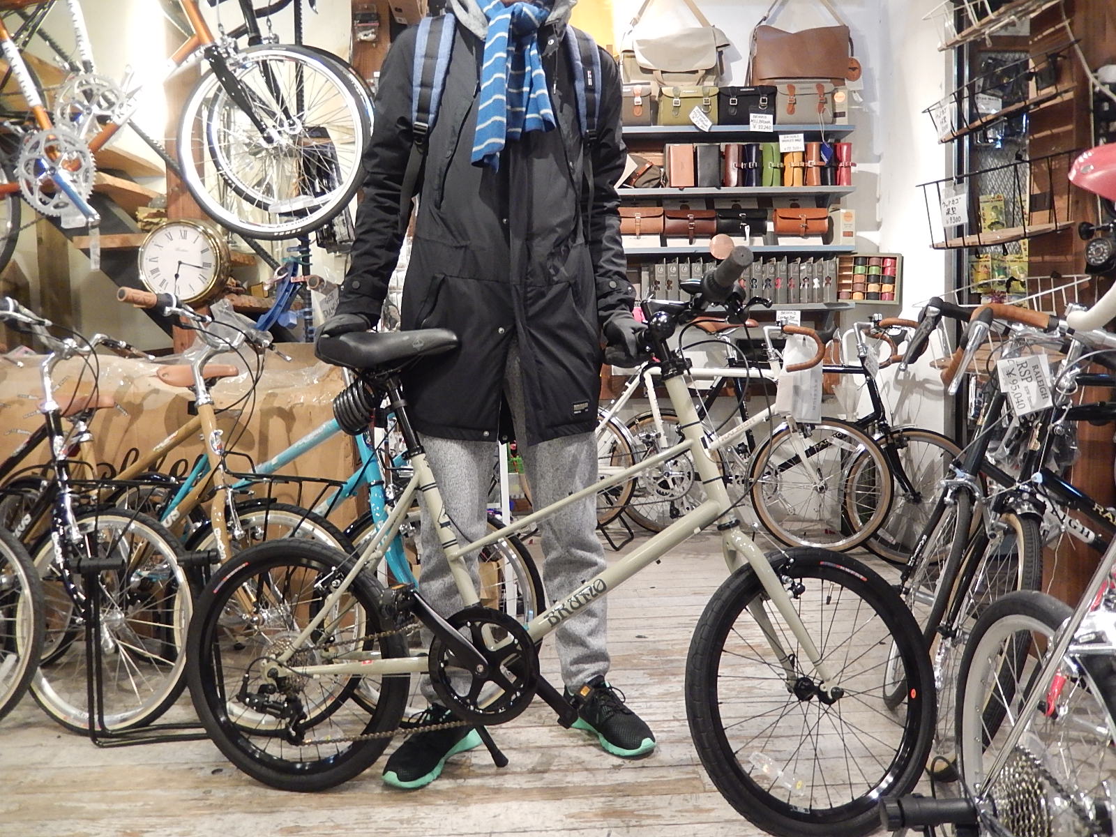 3月22日 渋谷 原宿 の自転車屋 FLAME bike前です_e0188759_1959360.jpg