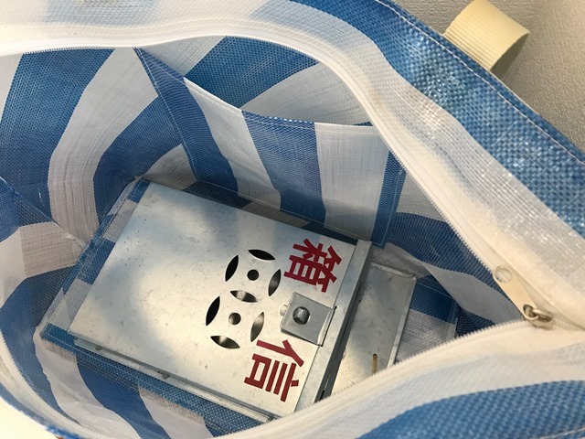 『Made in Tin Hau』おじいちゃんの手作り大陸バッグ 紅白藍_c0135971_16430851.jpg