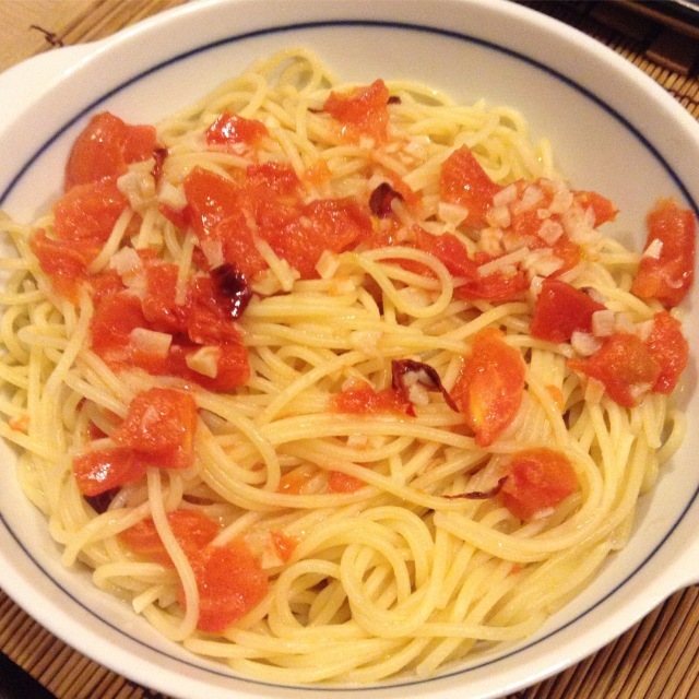 ペペロンチーノにトマト入れると美味い。_a0334793_01001349.jpg