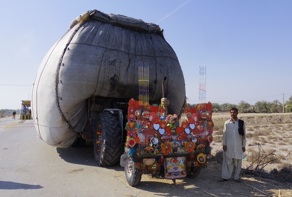 パキスタン見聞録（１５）ケウラ岩塩鉱山、デコトラ_c0051938_17131776.jpg