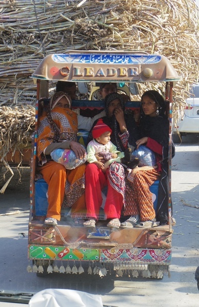 パキスタン見聞録（１５）ケウラ岩塩鉱山、デコトラ_c0051938_17143921.jpg