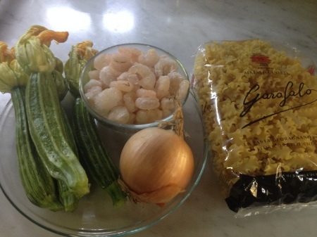 旬のズッキーニと小エビのパスタ_a0136671_01123085.jpg